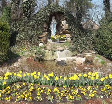 Lourdesgrotte April 2015